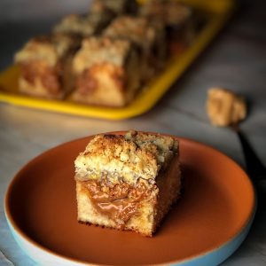 Cuca Banoffee de banana com doce de leite